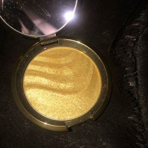 Becca highlight in gold lava